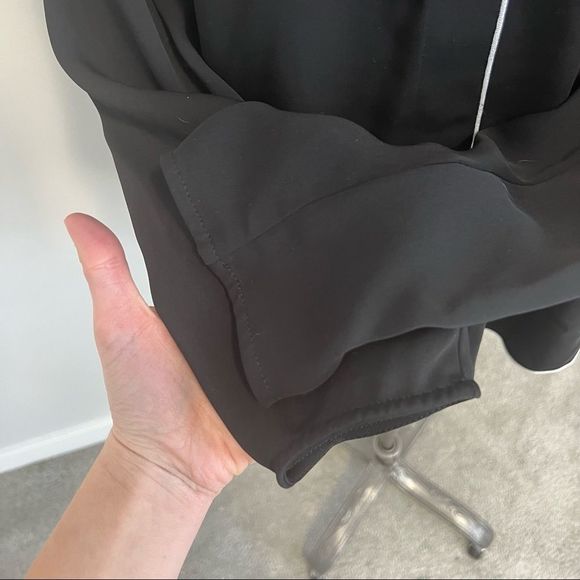 Aritzia Babaton Rena Blouse Black - Picture 14 of 15